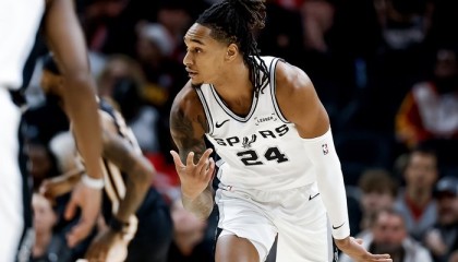 pp电子-东西最强黑马较量，西部黑马还是更胜一筹，新星争相爆发令人惊喜|马刺|活塞|NBA常规赛|坎宁安|瓦塞尔_新浪体育_新浪新闻