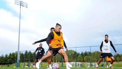 咸鱼翻身？曼城废柴突然重返25人大名单 卖不掉只能死马当活马医